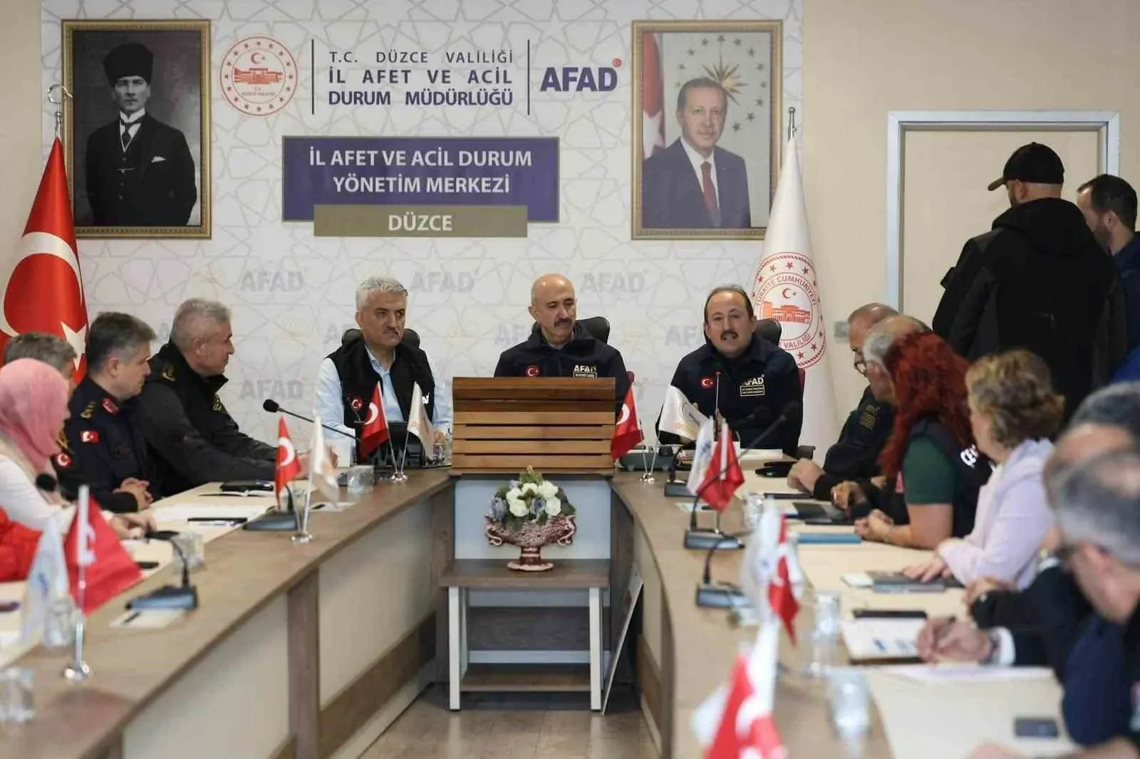 Düzce'de Yoğun Yağışlar Sonrası AFAD Merkezinde Koordinasyon Toplantısı