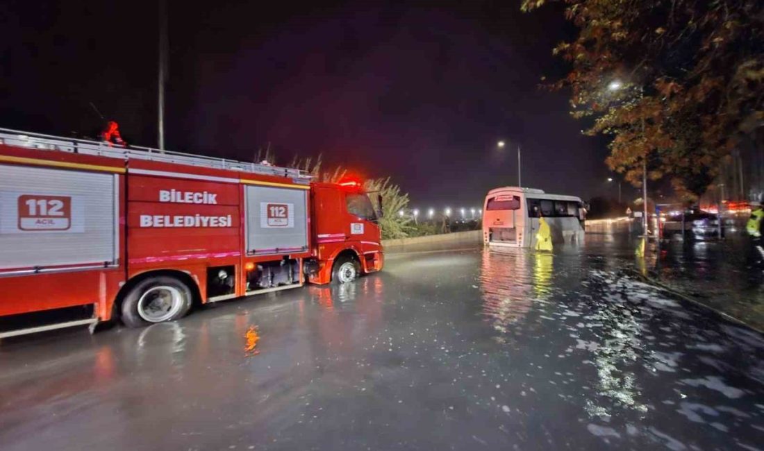 Bilecik OSB'de Su Birikintisinde Arızalanan Servisteki İşçiler Kurtarıldı