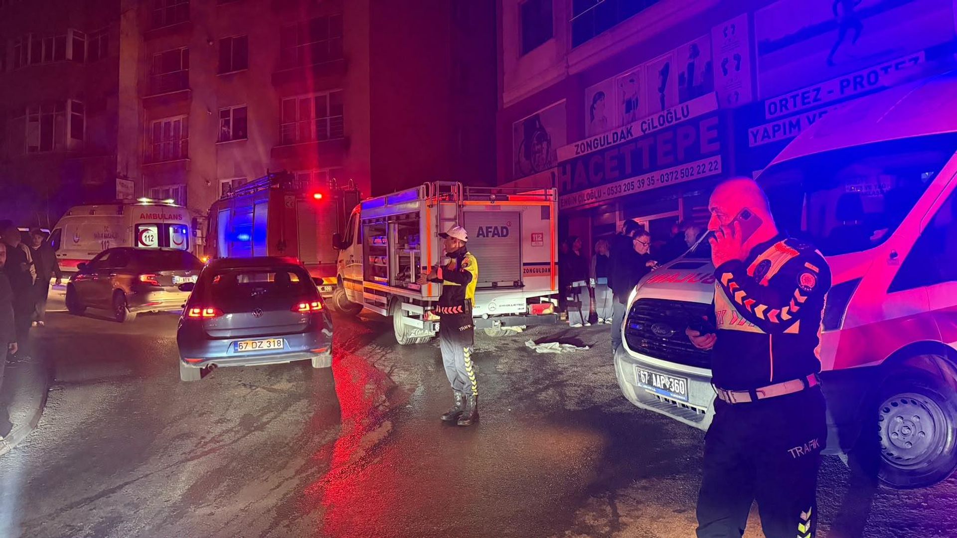 Zonguldak'ta İki Katlı Eski Bina Çöktü: 74 Yaşındaki Kadın Hayatını Kaybetti