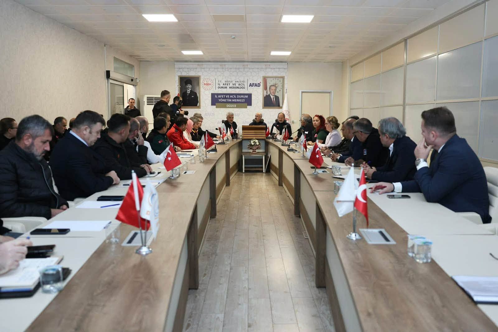 Düzce'de Yoğun Yağışların Ardından Sahadaki Durum Toplantıda Değerlendirildi